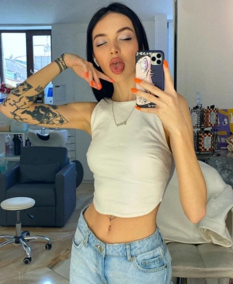 😘 Живу в Москве и предлагаю тебе незабываемые моменты сексуального блаженства. Имею богатый опыт и обаяние настоящей леди. Мои услуги охватывают все твои тайные желания. 🌹 Чувственный массаж, оральный и классический секс, эксперименты и ролевые игры - всё это я готова предоставить тебе. Забудь о серой рутине и искушайся со мной. Уверяю тебя – ты останешься доволен и будешь хотеть еще! 💋 Смотри мои 🔞 фото в профиле и читай отзывы моих довольных клиентов. Гарантирую тебе максимальную конфиденциальность и уважение. Жду, чтобы окунуться с тобой в мир плотских удовольствий. 😉 🌟 Катюша